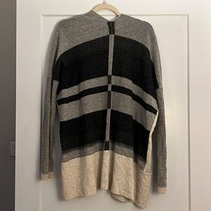 Vince cozy cardigan / sweater wrap • black, gray and white print • size medium
